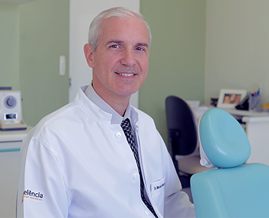 Dr. Marcelo Alarcon Idalgo - Dent&iacute;stica Restauradora e Implantodontia (Cirurgia)